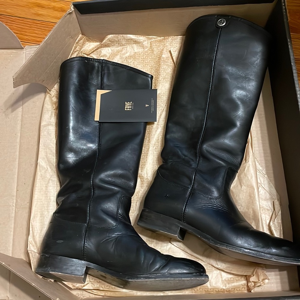 Frye Women Melissa Button 2 size 8.5